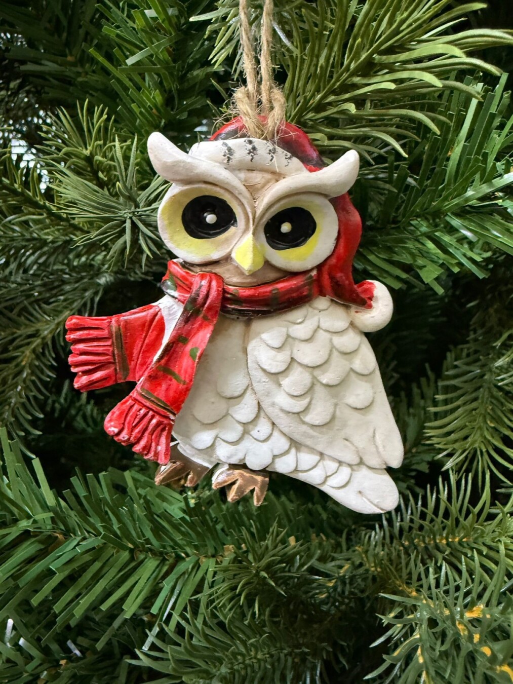 Beysüs Yılbaşı Çam Ağacı Süsü Noel Şapkalı Baykuş Figürü – Kırmızı Desenli Atkılı - 5